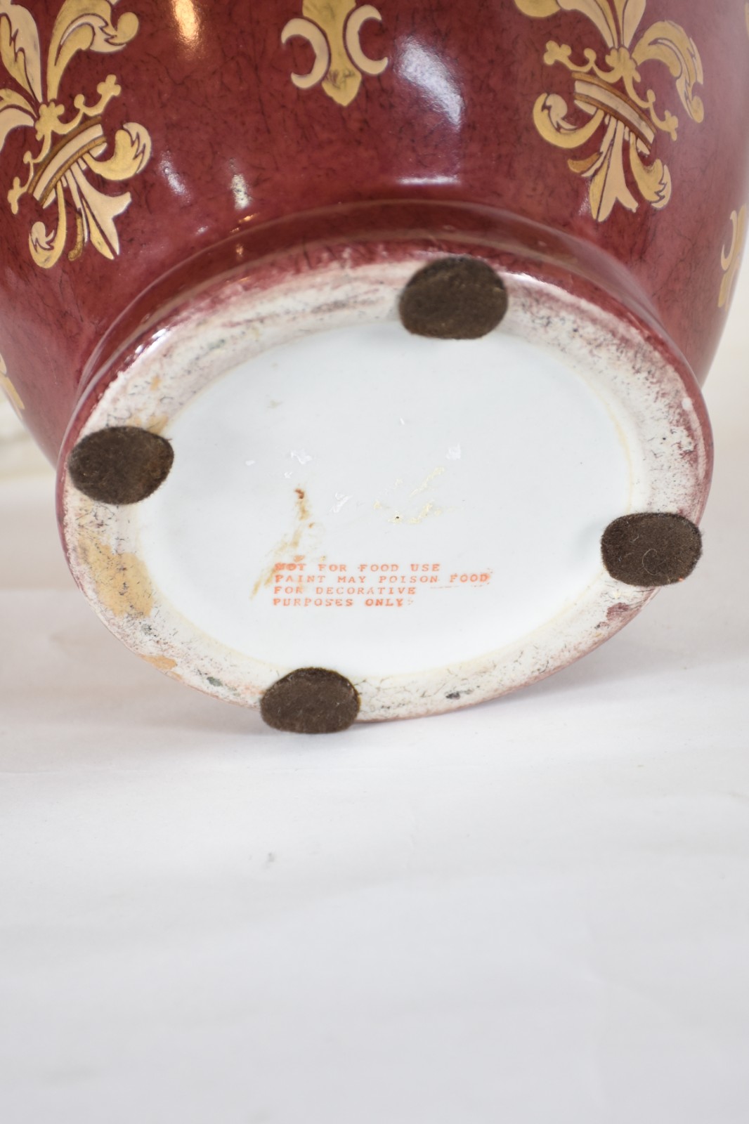 Par de abatjoures de porcelana oriental na cor vinho com "flor de... - foto 4 de 4