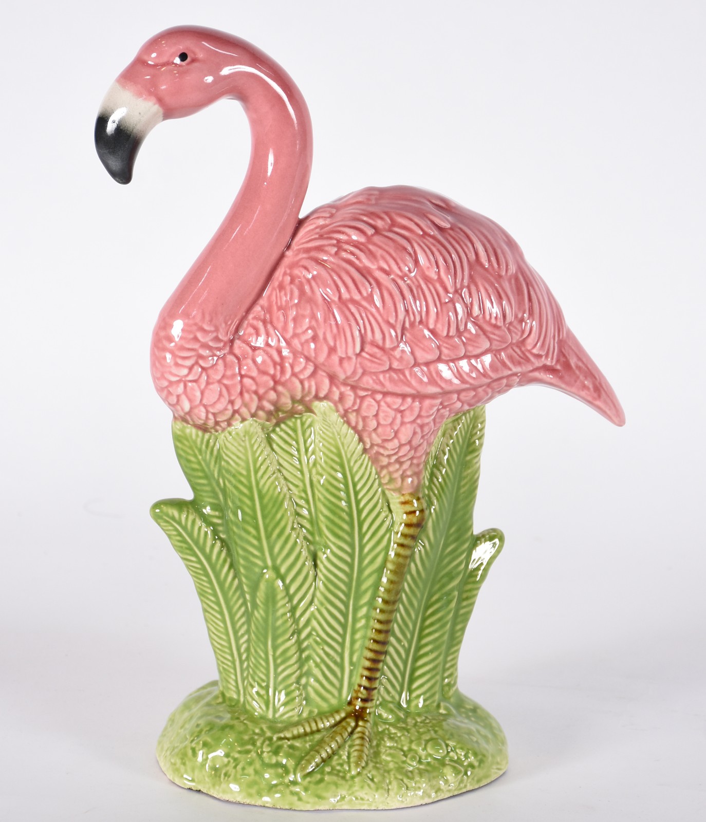 Escultura de cerâmica representando flamingo em policromia. - foto 2 de 4
