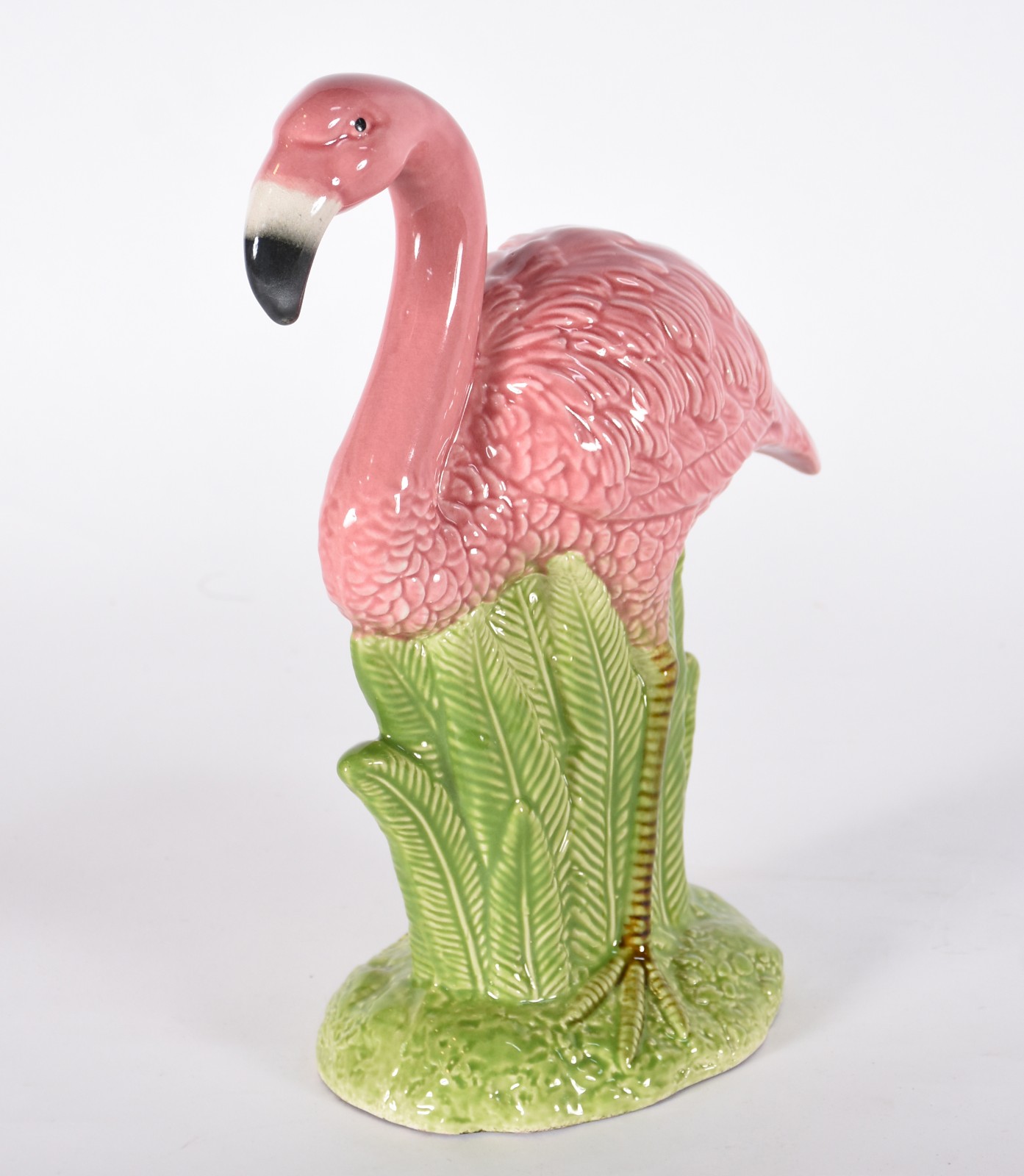 Escultura de cerâmica representando flamingo em policromia. - foto 1 de 4