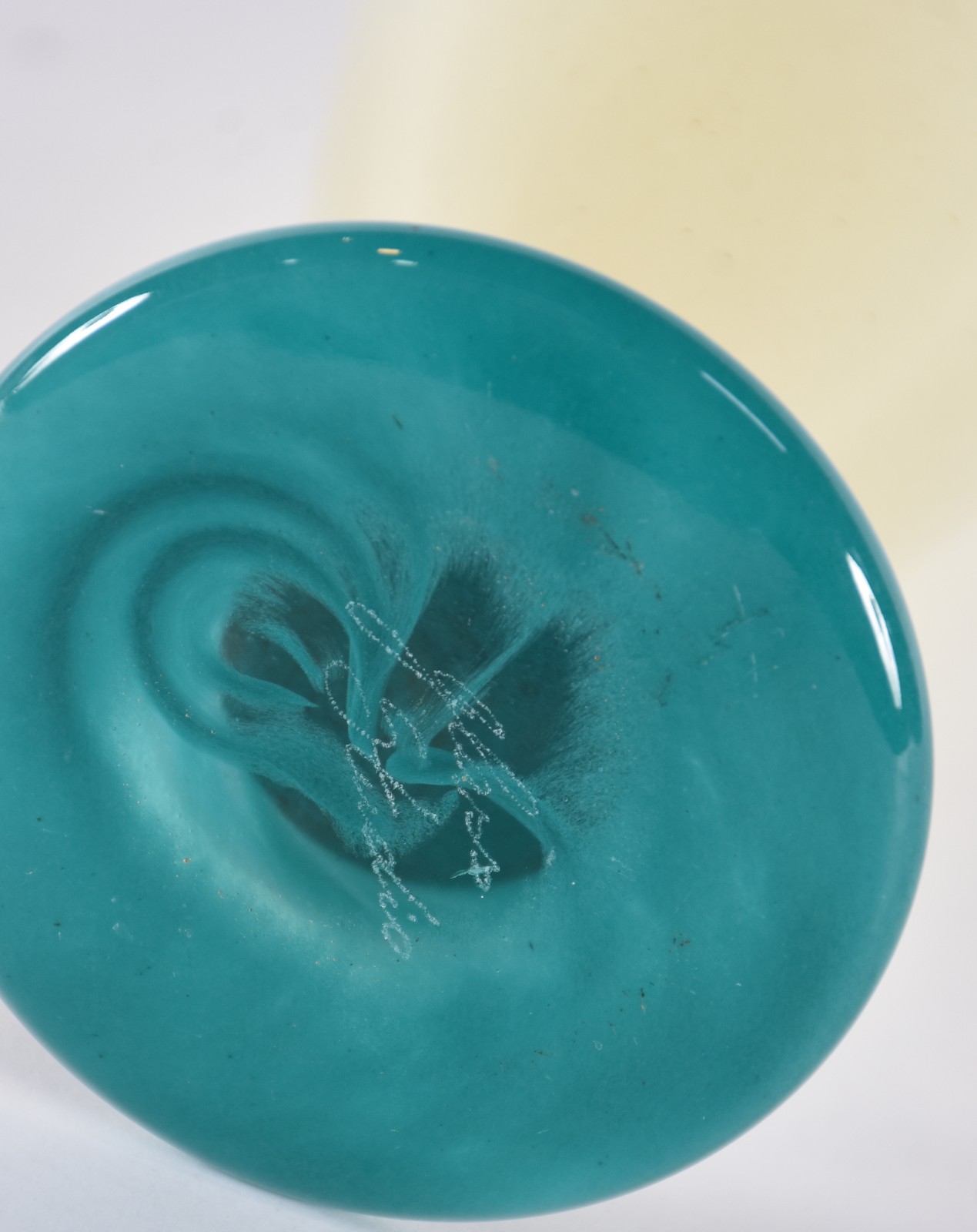 Vaso opalinado nas cores amarela e azul. - foto 4 de 4