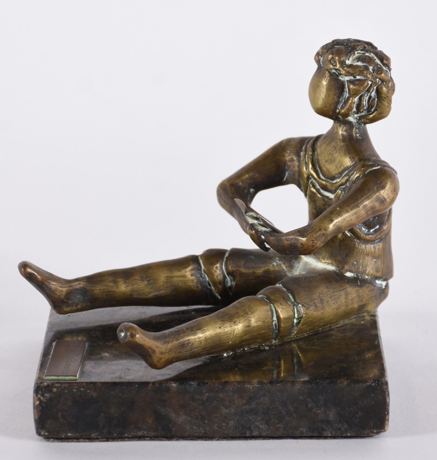 Escultura de bronze representando "Menino com livro", base de... - foto 2 de 5