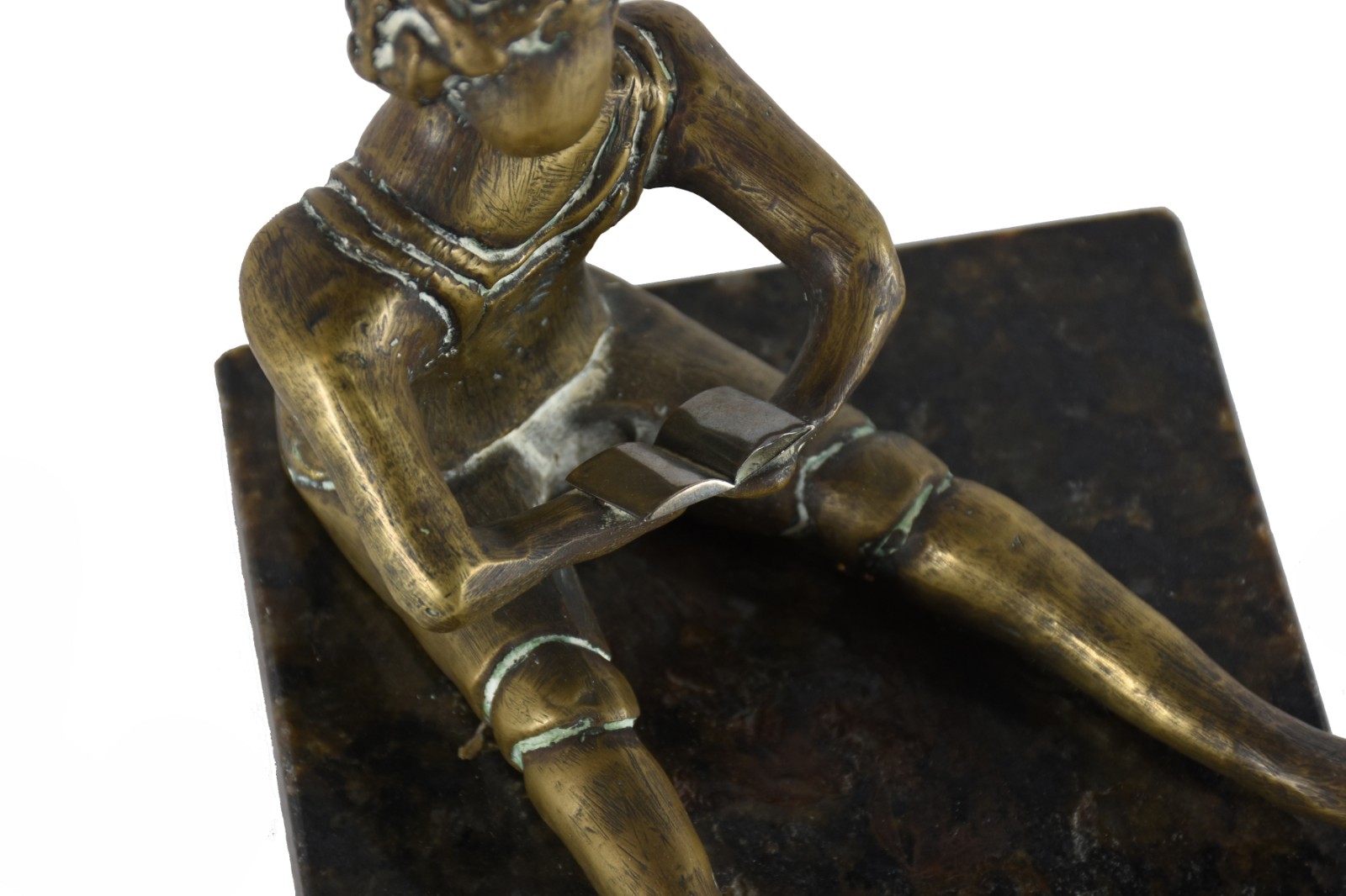Escultura de bronze representando "Menino com livro", base de... - foto 3 de 5