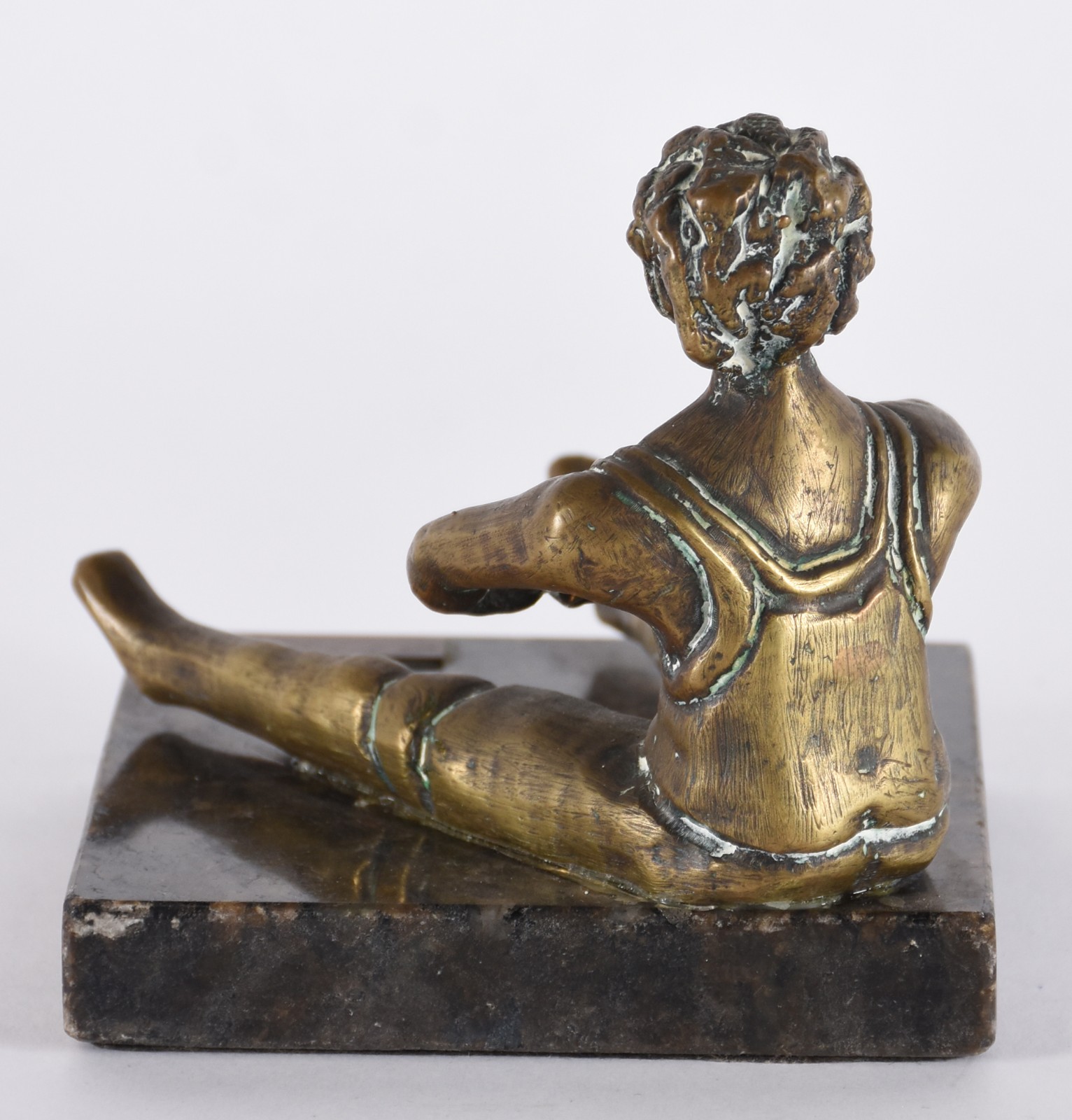 Escultura de bronze representando "Menino com livro", base de... - foto 4 de 5
