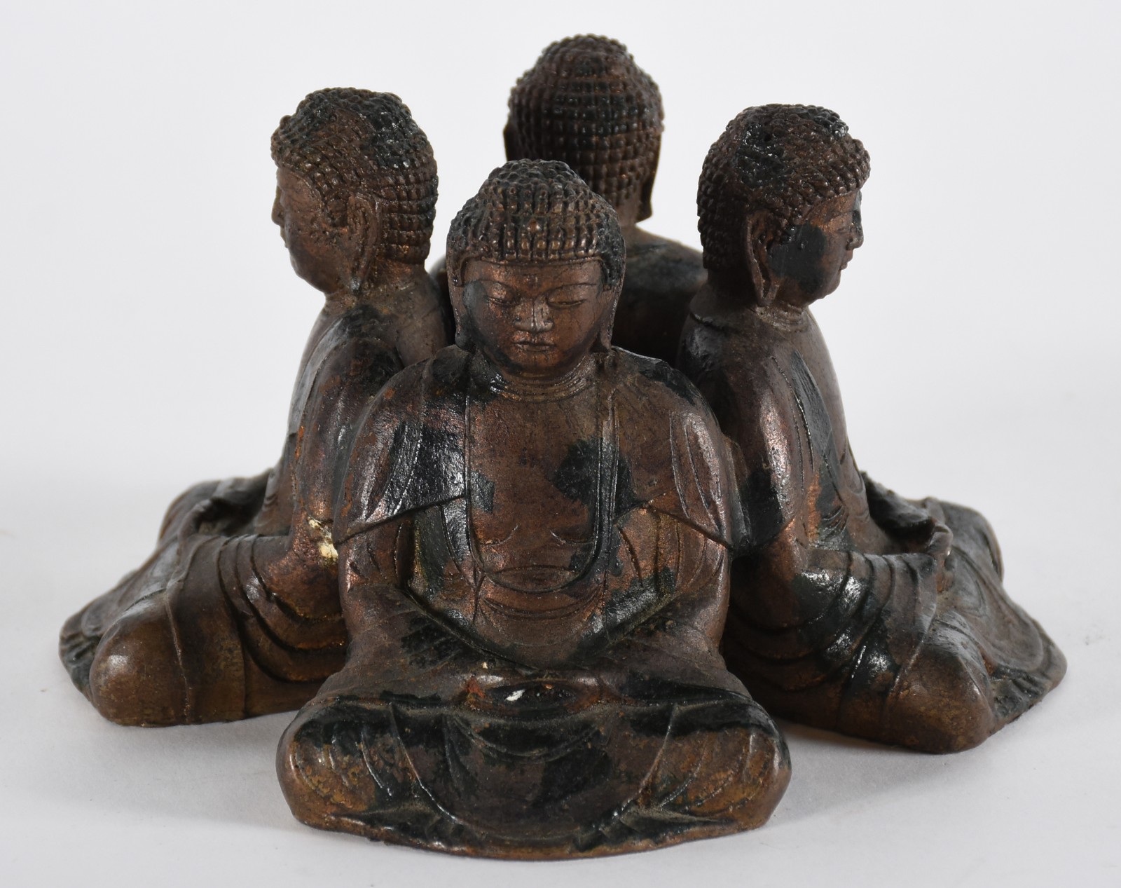 Quatro esculturas de bronze representando buda. - foto 1 de 4