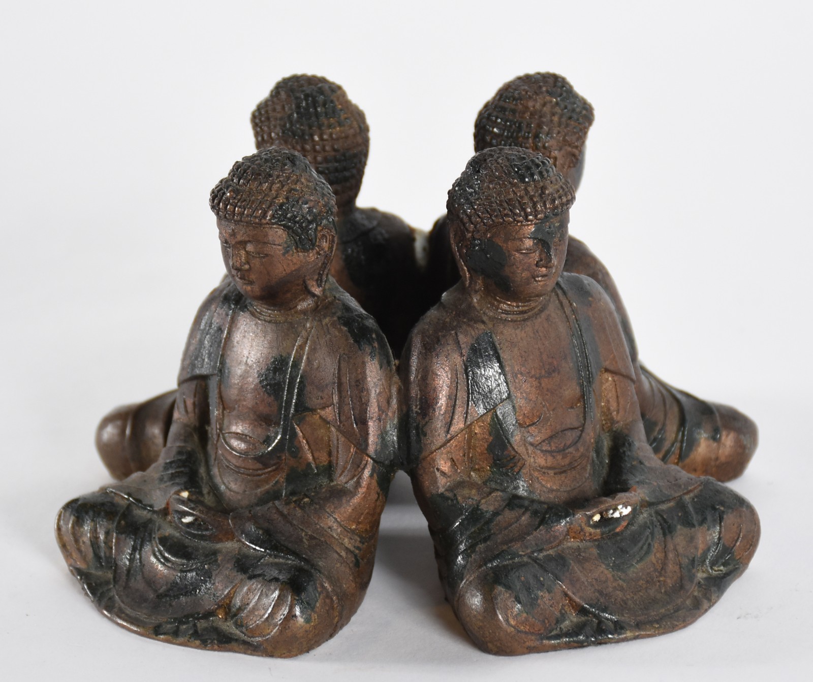 Quatro esculturas de bronze representando buda. - foto 2 de 4