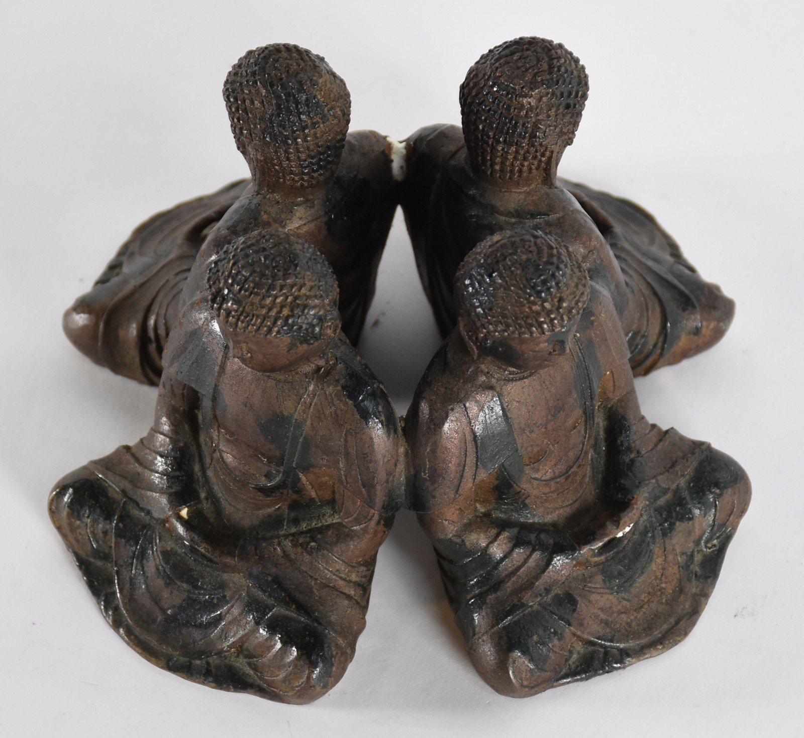 Quatro esculturas de bronze representando buda. - foto 3 de 4
