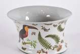 Cachepot de porcelana com pássaros e folhas em ... - Cachepot de porcelana com pássaros e folhas em policromia
