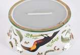 Cachepot de porcelana com pássaros e folhas em ... - Cachepot de porcelana com pássaros e folhas em policromia