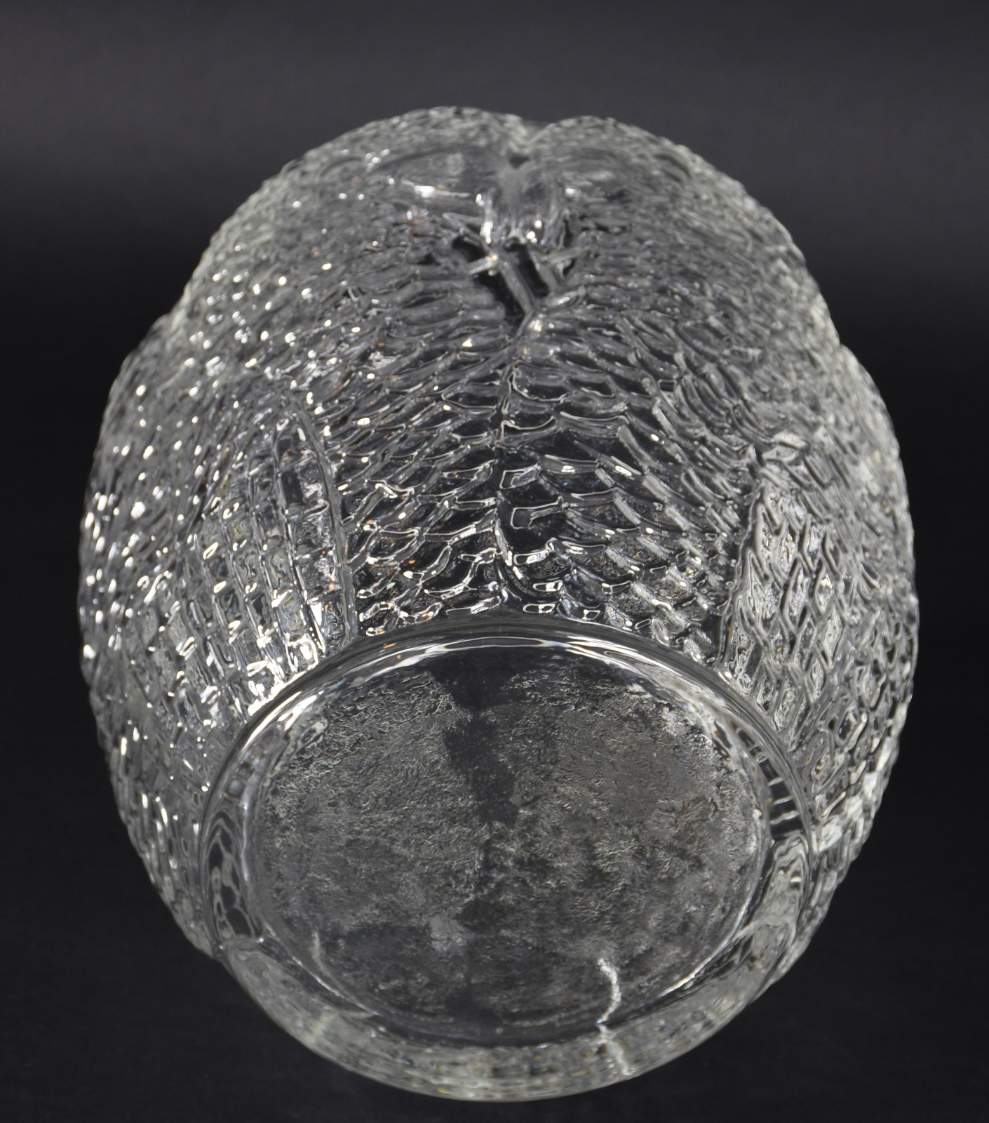 Vaso de vidro decorativo com papagaios em relevo. - foto 4 de 5