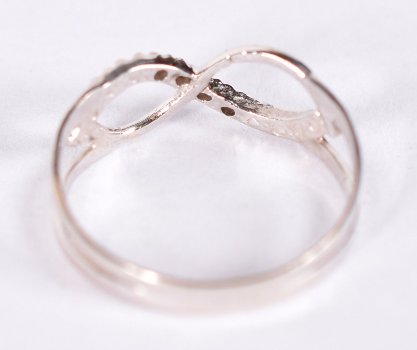 Anel em ouro branco 18 k cravejado de brilhantes, aro 14 (Por motivos... - foto 3 de 5