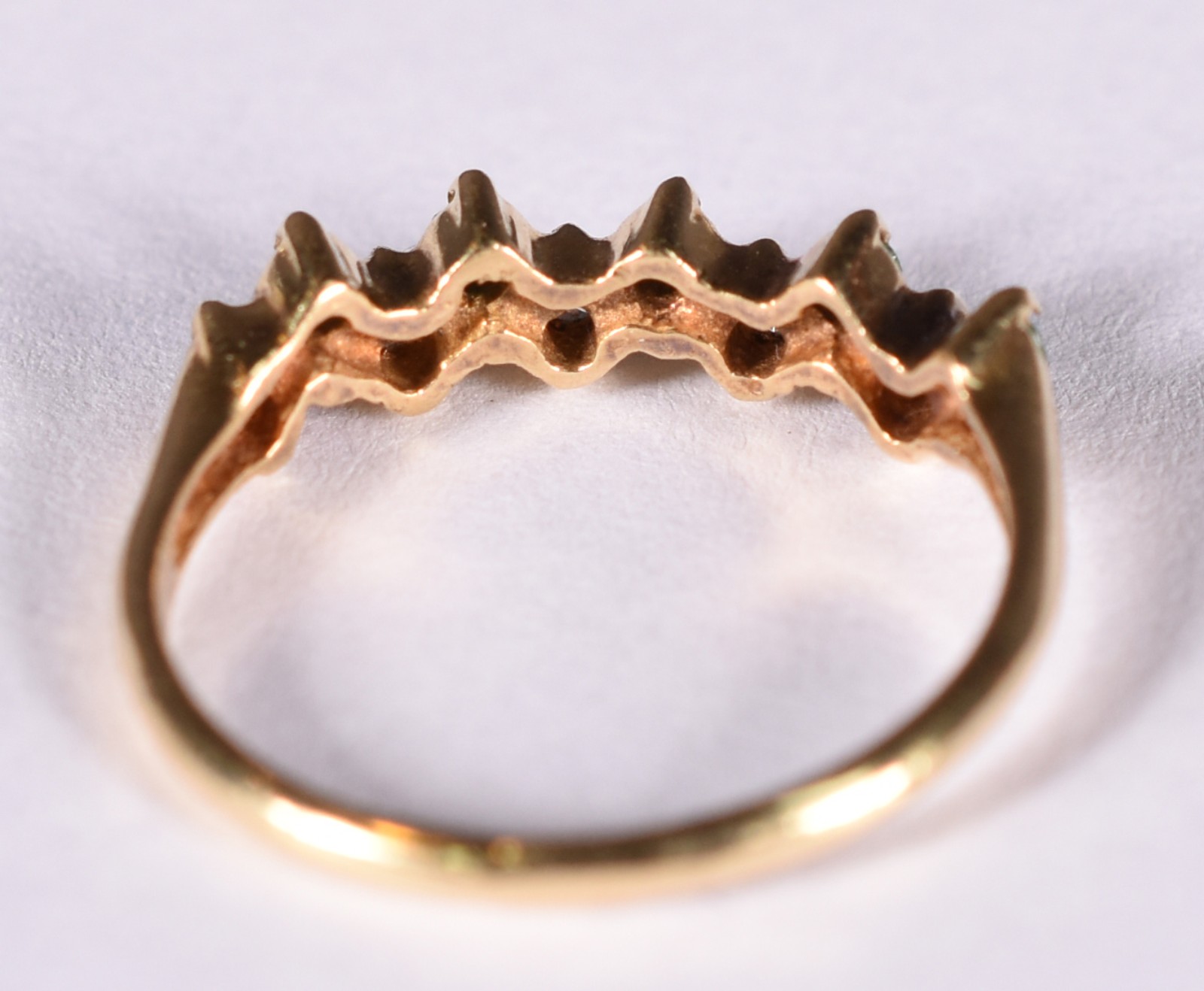 Anel de ouro 18 k, contraste 750 com 5 brilhantes e 5 esmeraldas, aro... - foto 3 de 4
