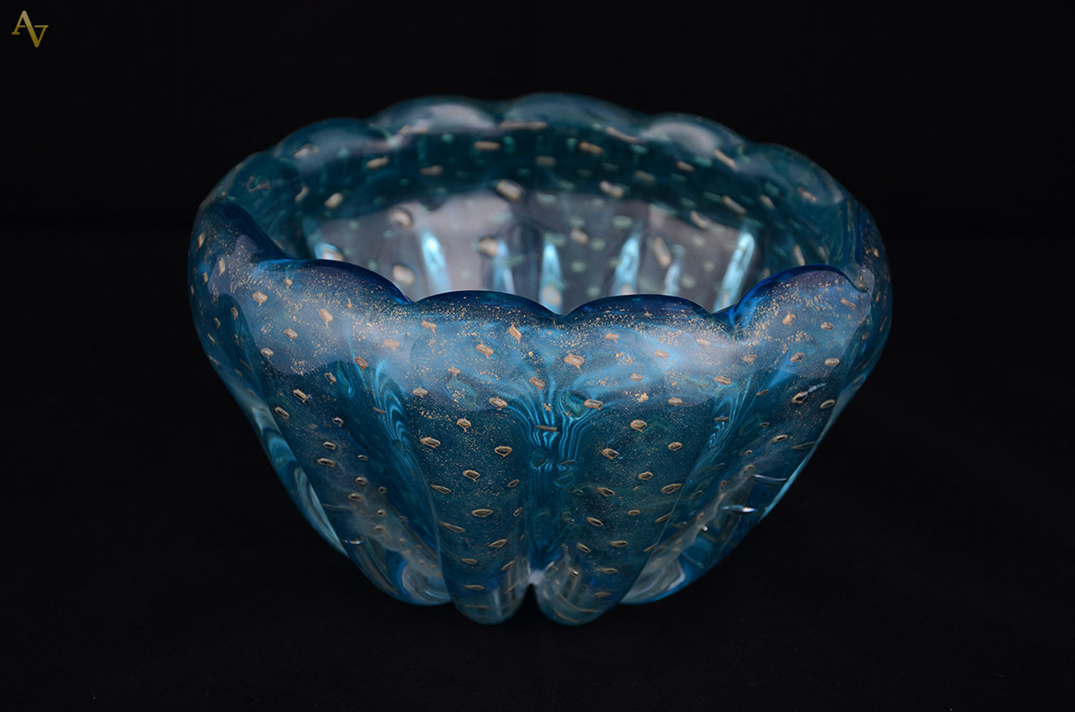 Bowl em murano na cor azul com pó de ouro. Altura: 13 cm/diâmetro: 16...