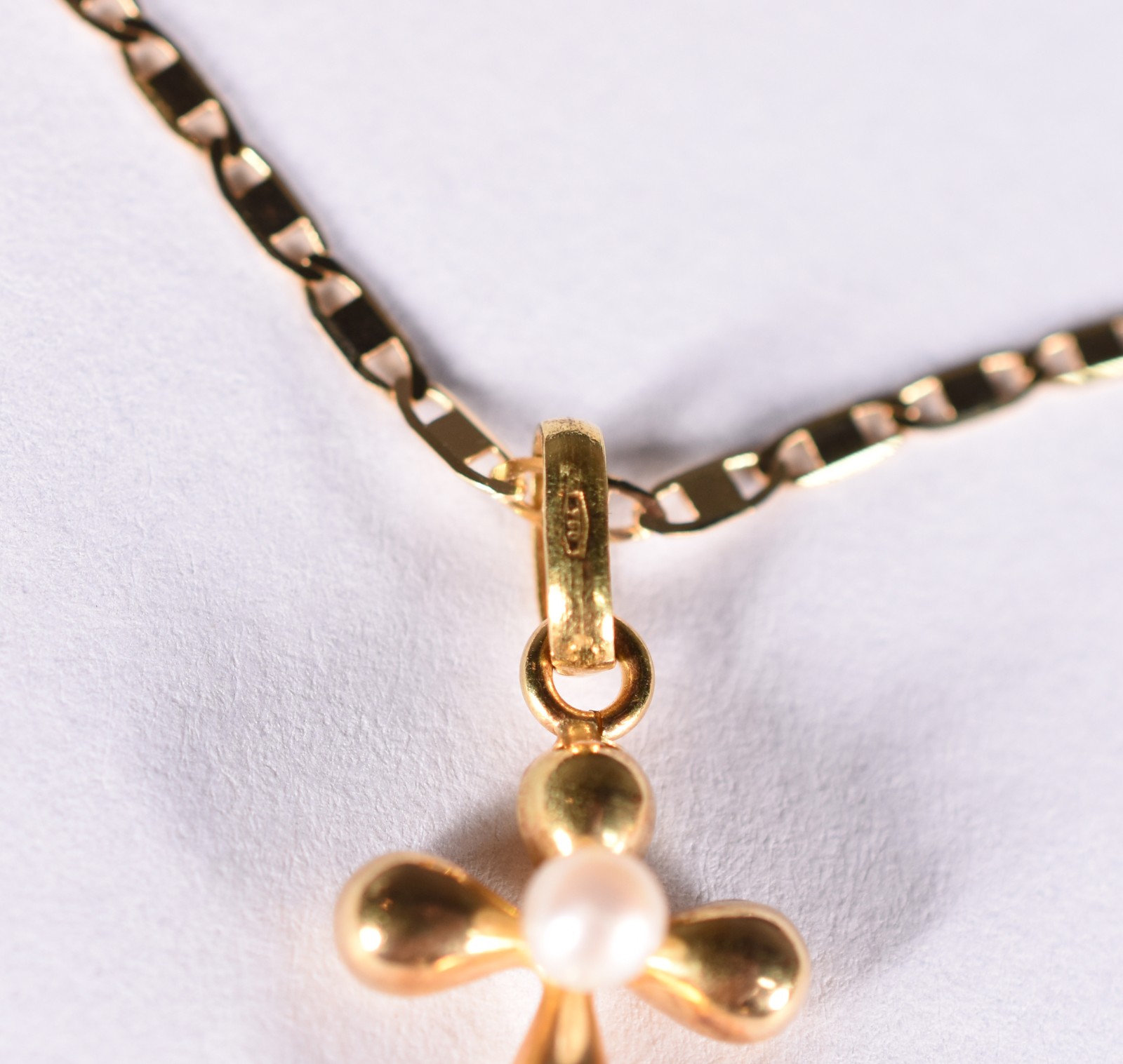 Gargantilha de ouro 18 k, contraste 750 com perola e pingente (Por... - foto 3 de 6