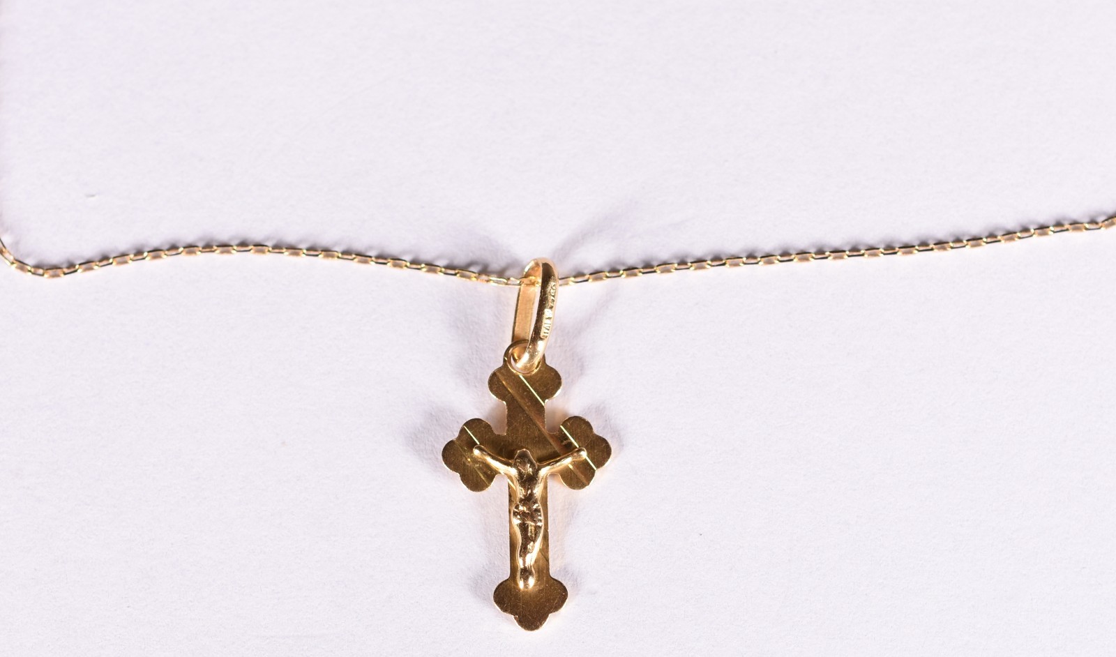 Colar de ouro 18k, contraste 750 com pingente de crucifixo com Cristo... - foto 1 de 7