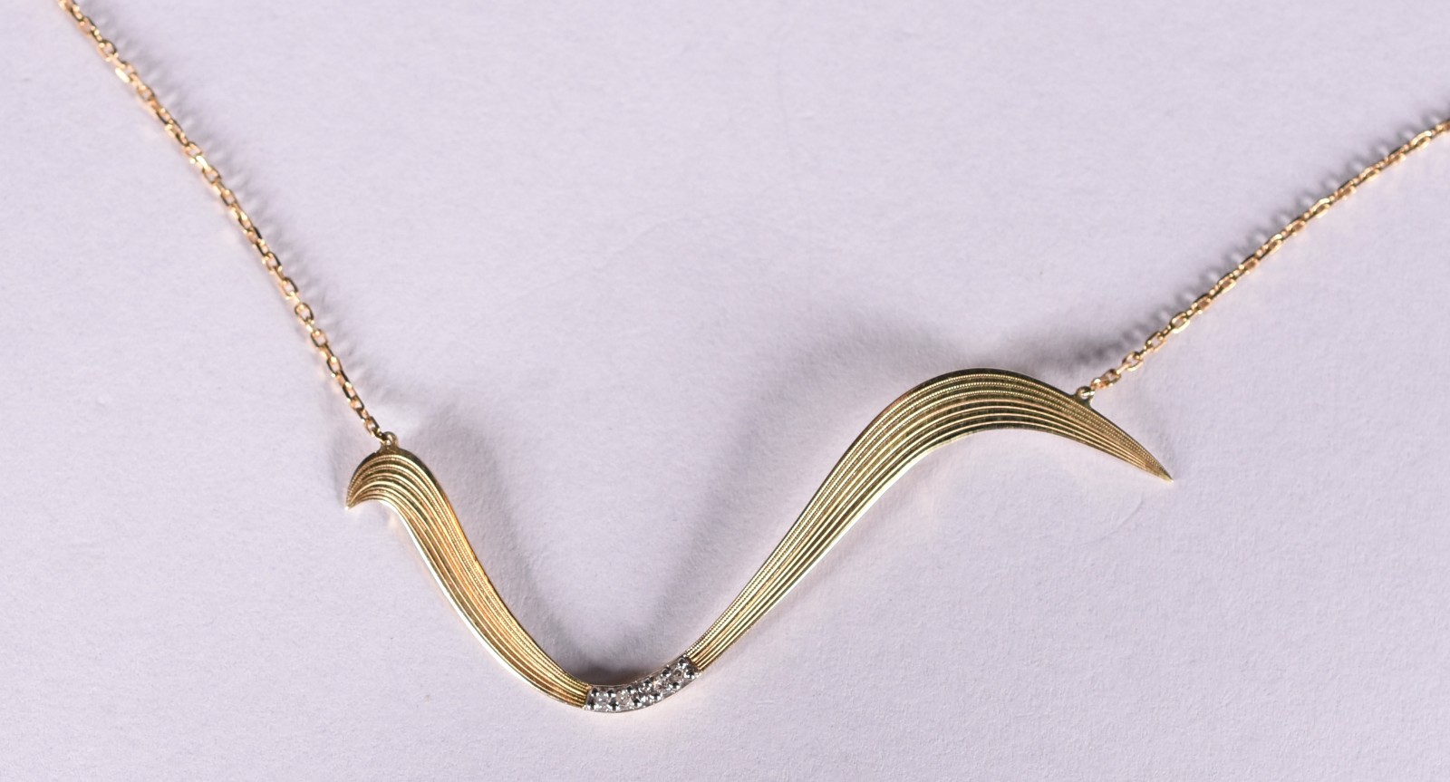 Gargantilha de ouro 18 k e pingente com safiras brancas (Por motivos... - foto 1 de 6