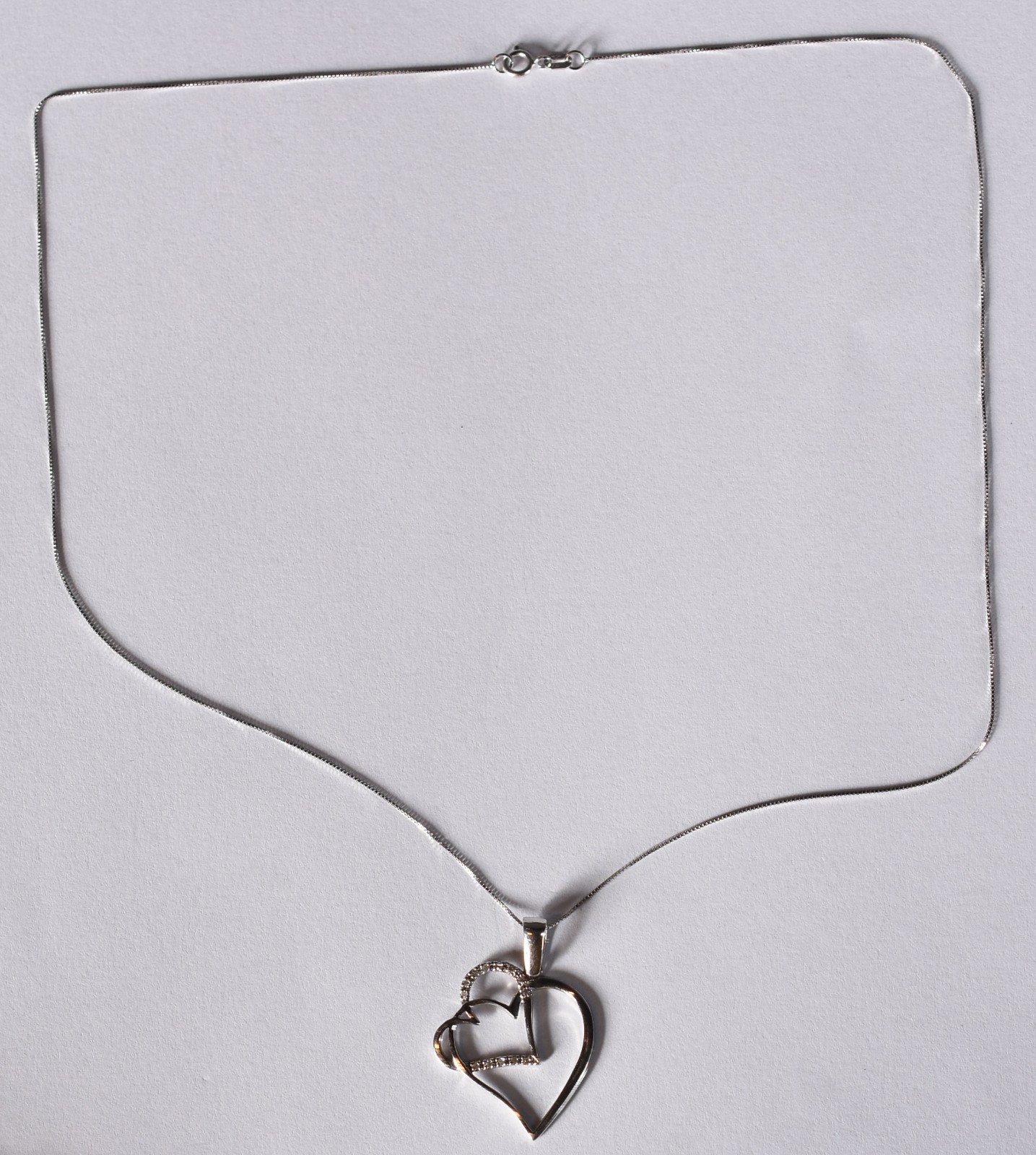 Gargantilha de ouro branco, contraste 750 com pingente de ouro branco... - foto 2 de 5