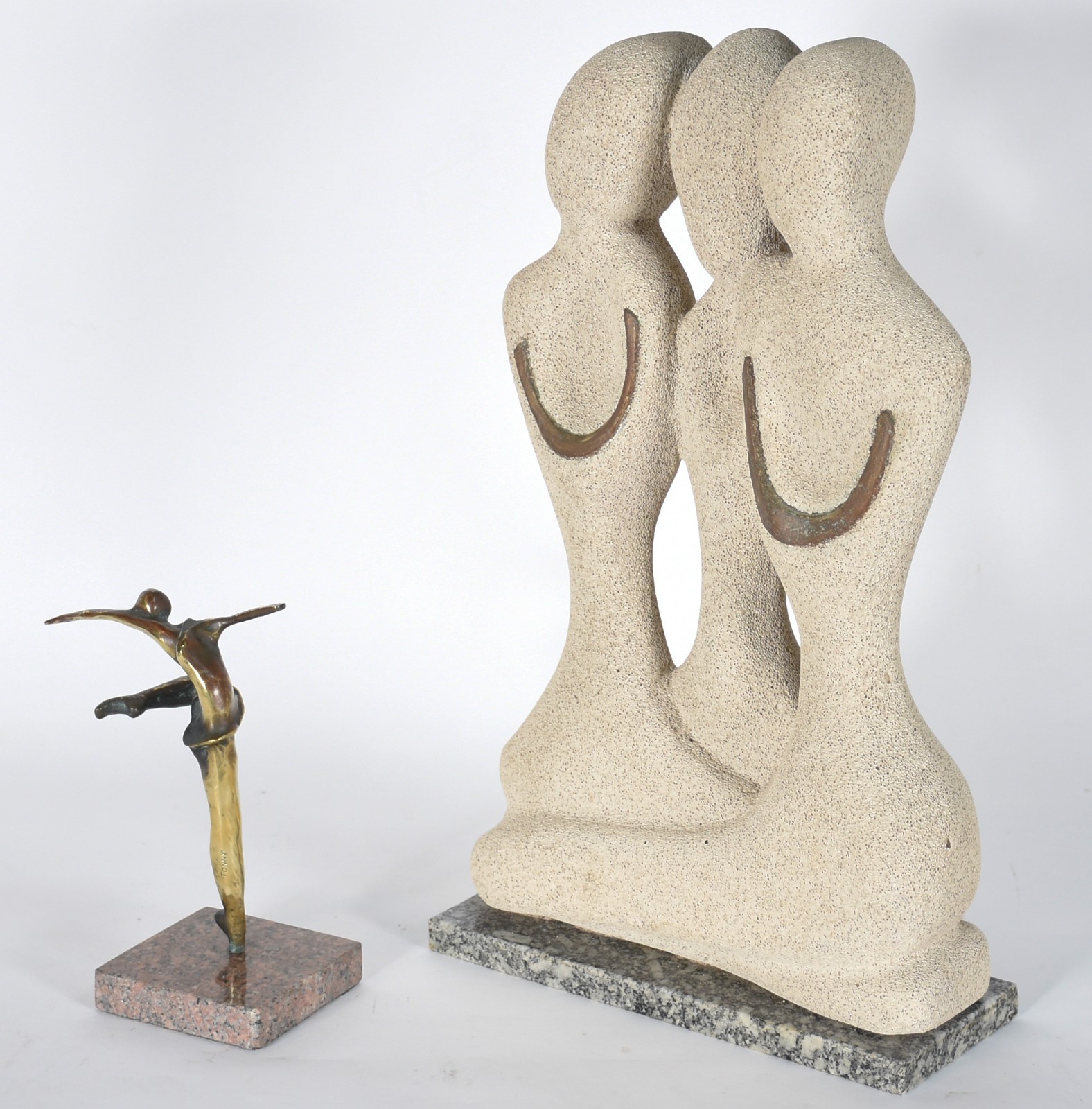 Duas esculturas, uma de bronze Tonny e uma de pedra assinada. - foto 2 de 7