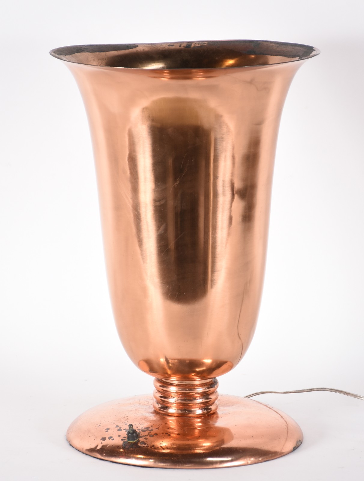 Abatjour de cobre na forma de vaso, base redonda (partes oxidadas). - foto 1 de 5