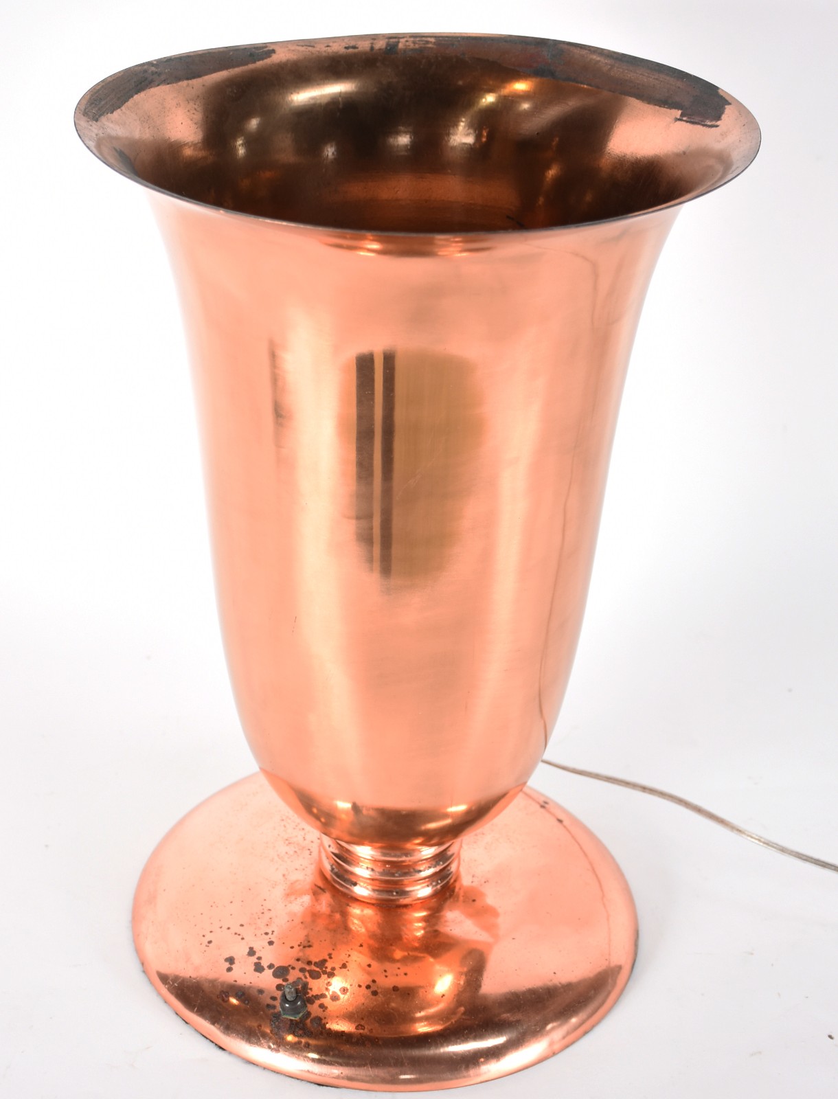 Abatjour de cobre na forma de vaso, base redonda (partes oxidadas). - foto 2 de 5