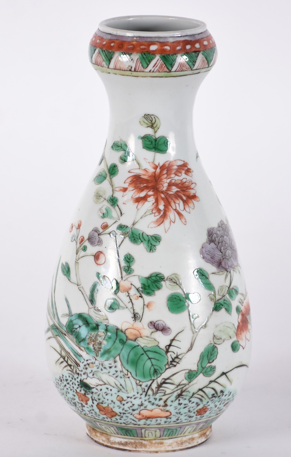 Vaso de porcelana oriental decorado com folhas e flores em policromia... - foto 1 de 5