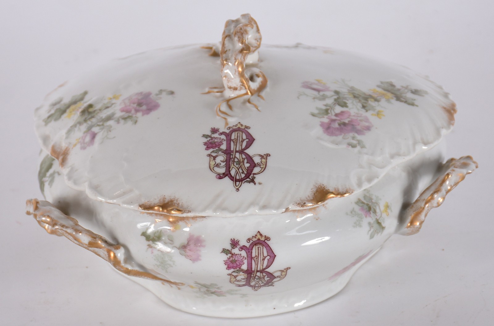 Terrina de porcelana francesa de Limoges, século XIX, borda com... - foto 1 de 7