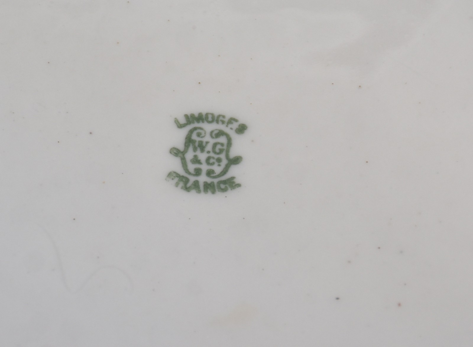 Terrina de porcelana francesa de Limoges, século XIX, borda com... - foto 6 de 7