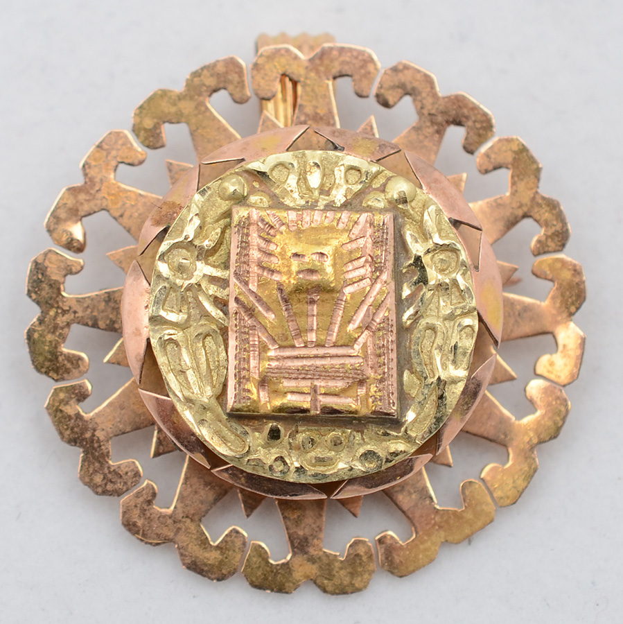 Pendente de ouro amarelo 18 k contrastado, placa com motivos... - foto 1 de 2