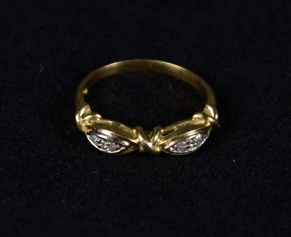 Anel em ouro 18 k com brilhante. Peso Total: 3,1 g - foto 1 de 2