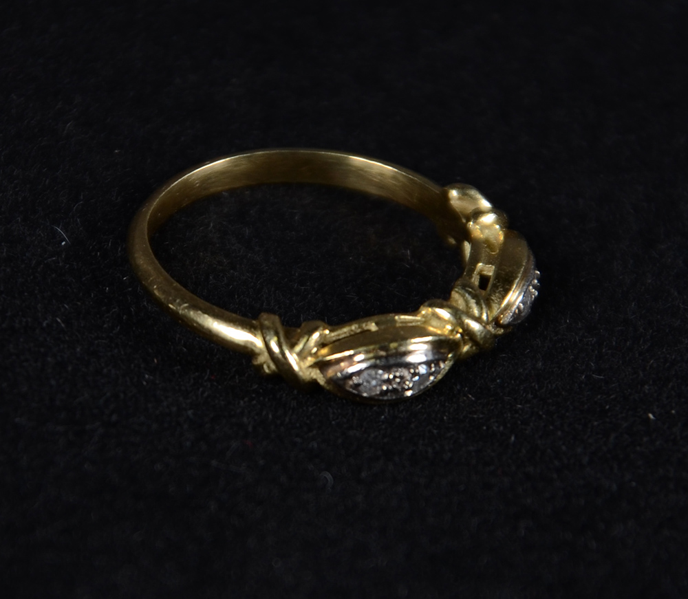 Anel em ouro 18 k com brilhante. Peso Total: 3,1 g - foto 2 de 2