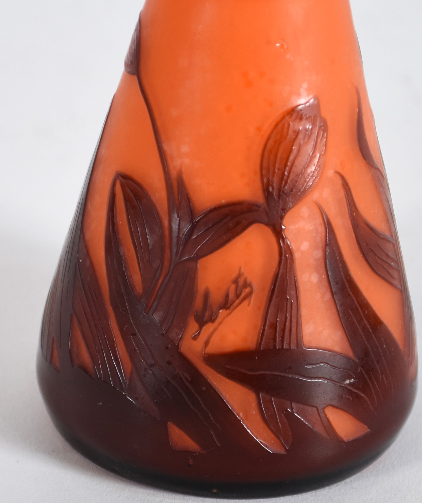 Perfumeiro de pasta de vidro na cor laranja, assinado. - foto 3 de 4