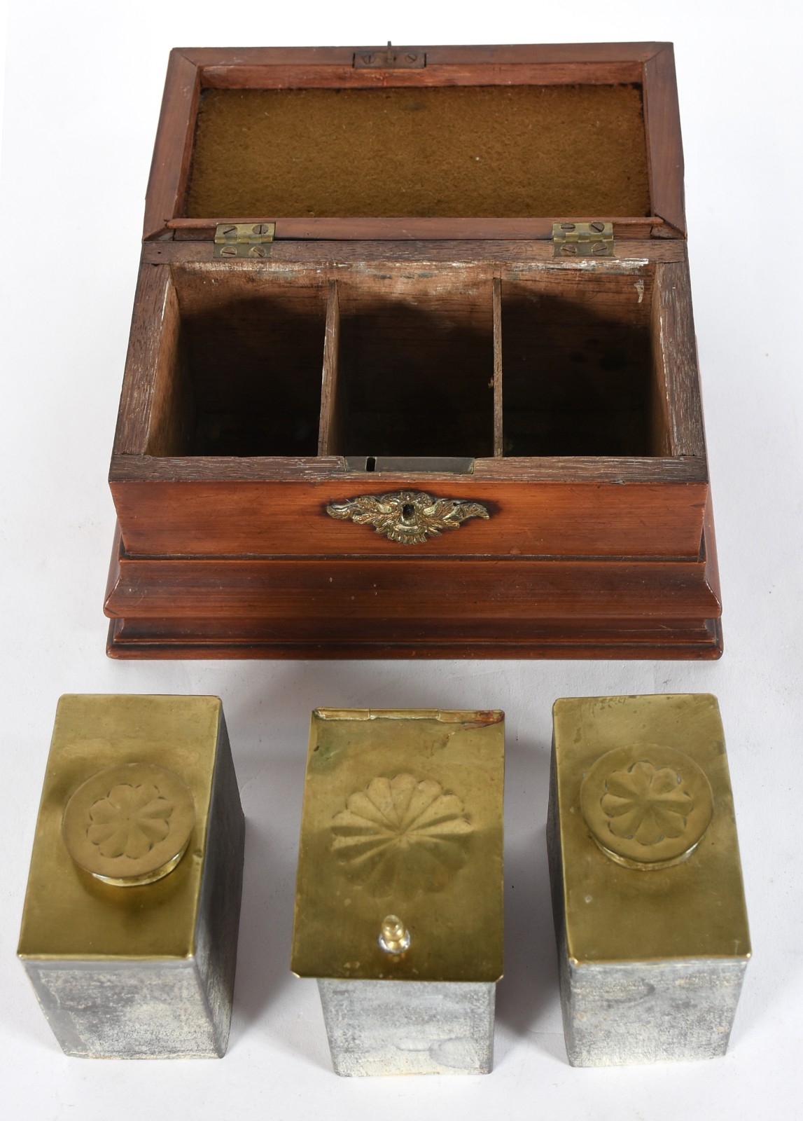 Antiga caixa de madeira para chá com recipientes internos de metal... - foto 4 de 6