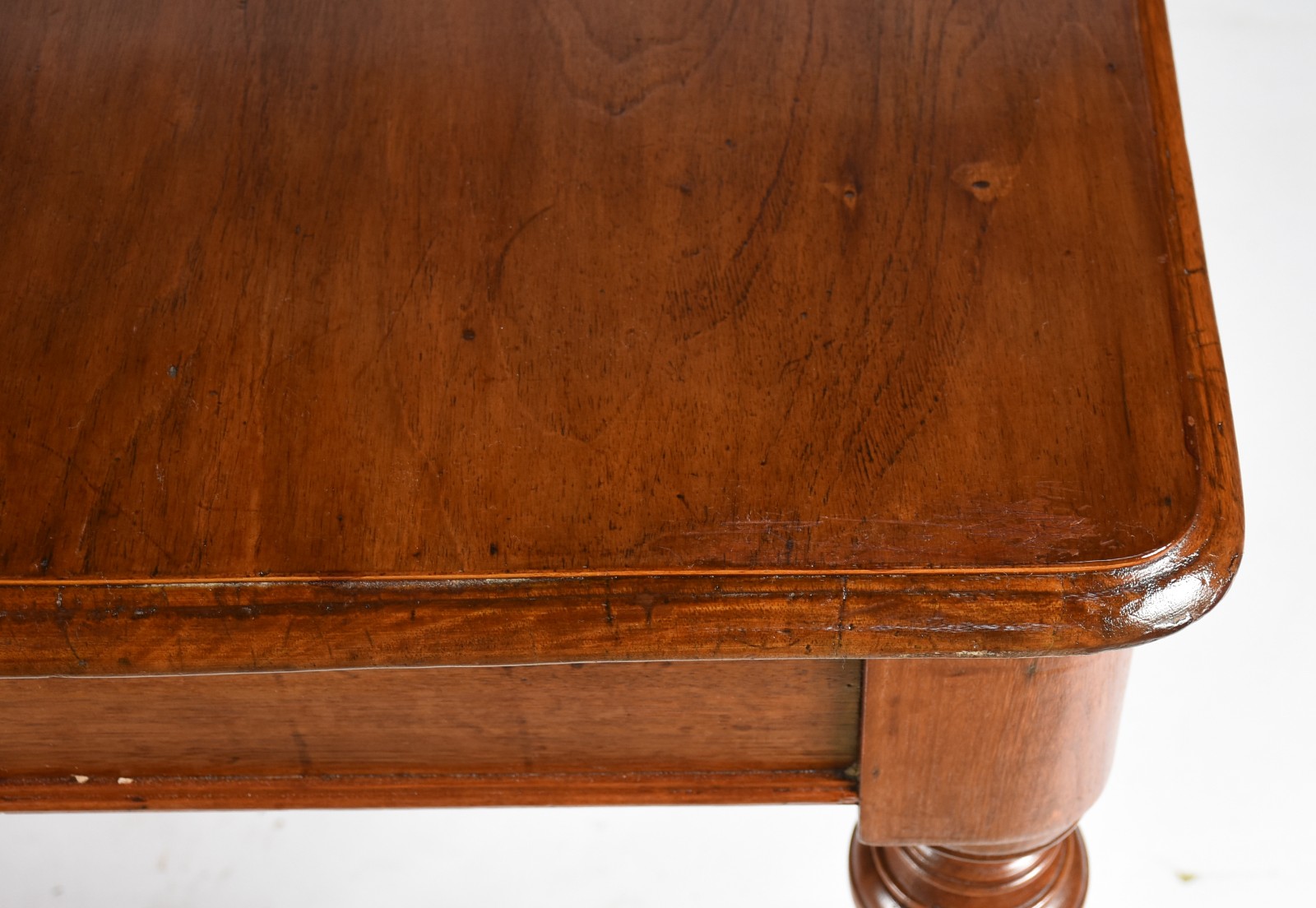 Mesa de jantar de madeira nobre com 2 tábuas extensoras, pernas... - foto 4 de 6