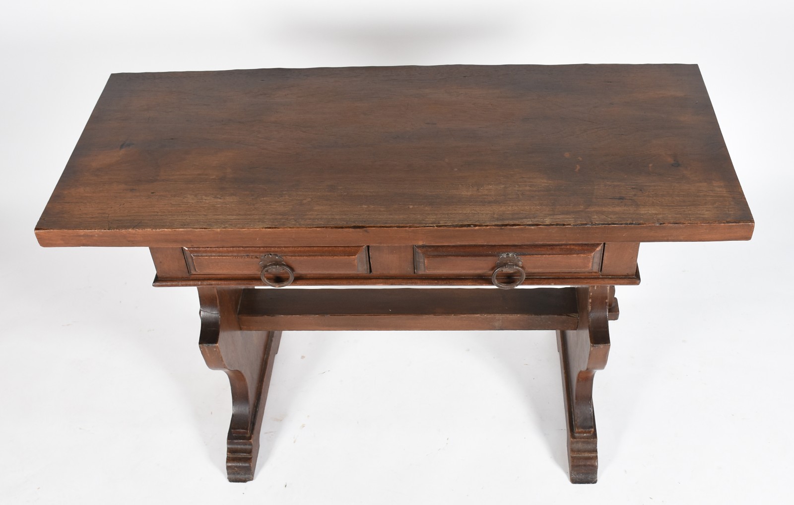 Mesa aparador de madeira nobre com 2 gavetas, estilo colonial... - foto 2 de 5