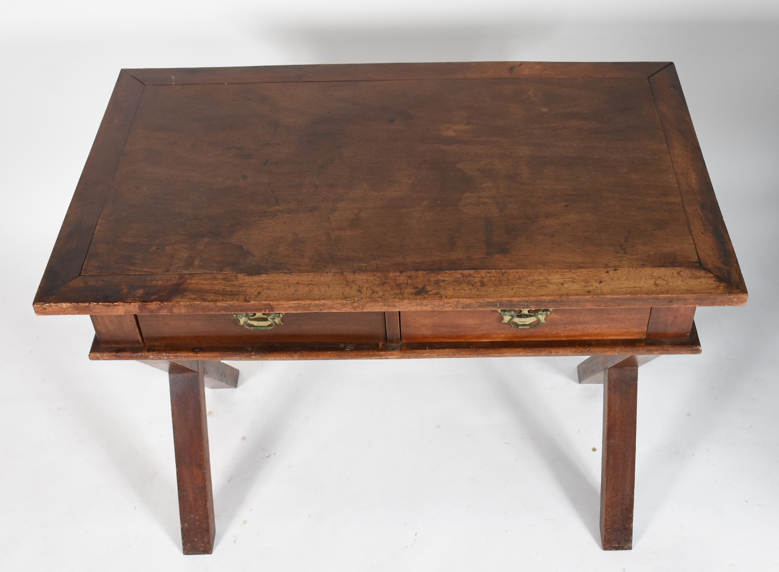 Mesa de escritório de madeira nobre, tampo retangular com duas... - foto 3 de 5