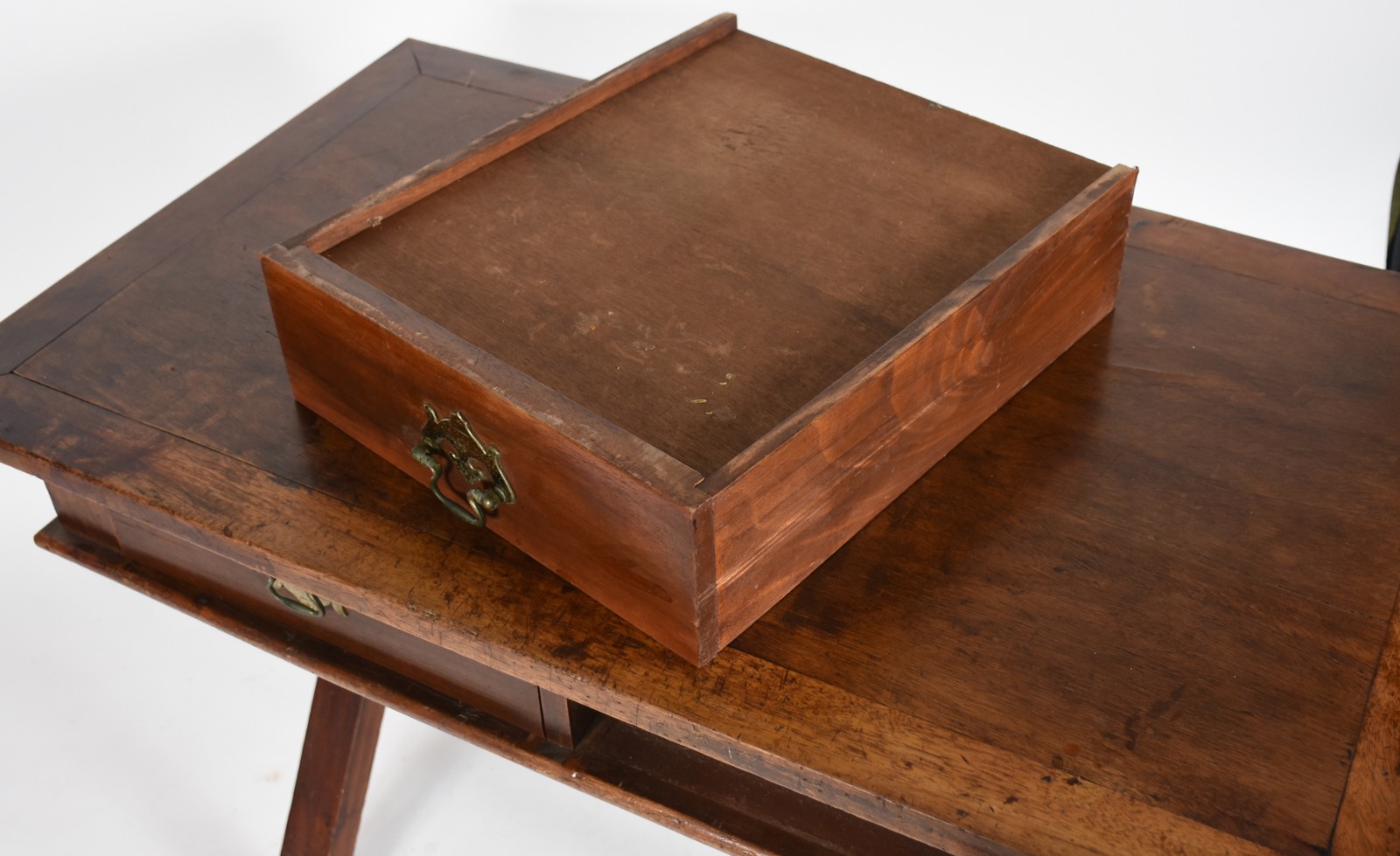 Mesa de escritório de madeira nobre, tampo retangular com duas... - foto 4 de 5