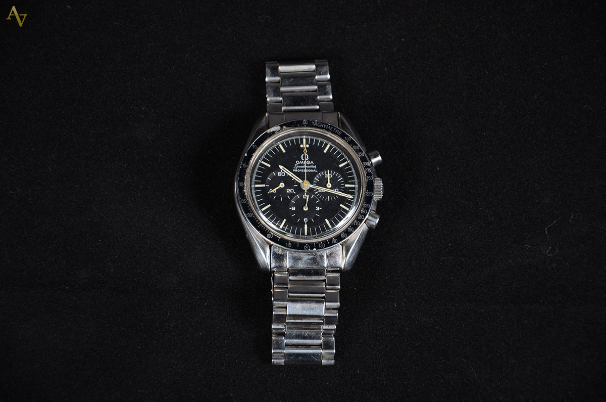 Relógio de pulso em aço marca OMEGA, modelo Moon Watch - foto 1 de 3