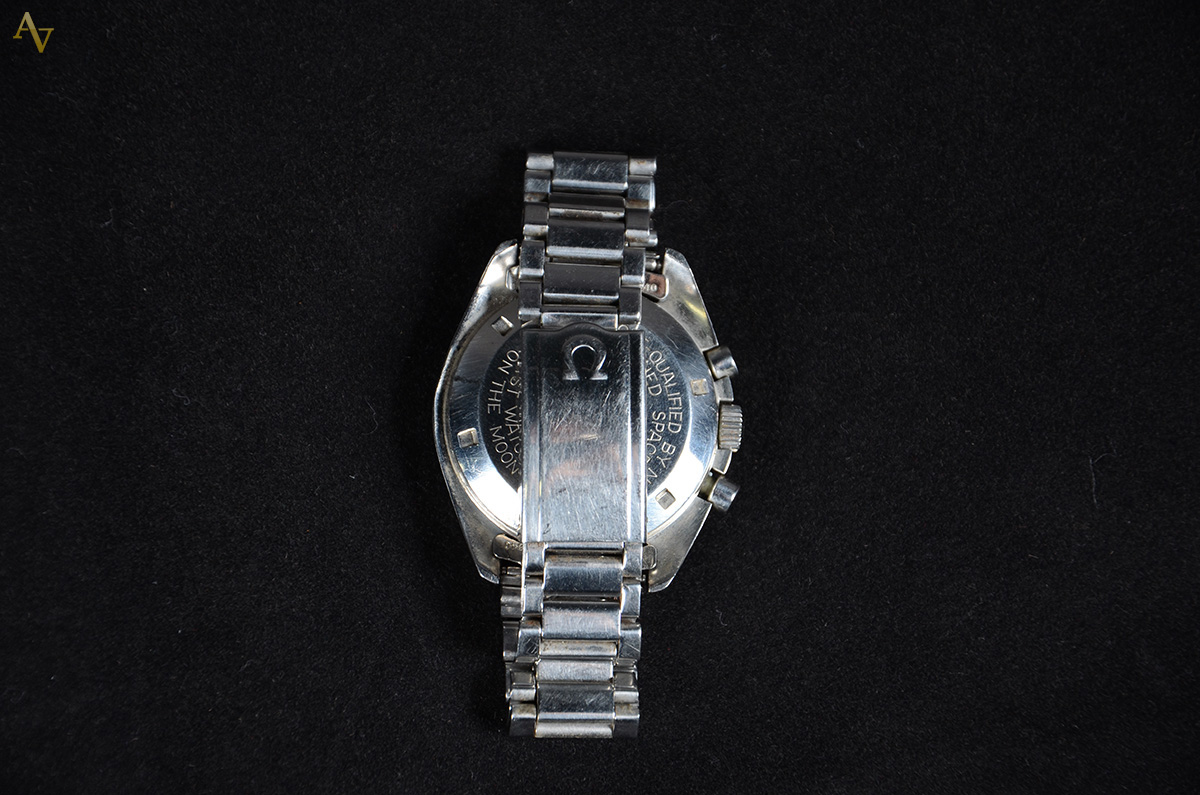 Relógio de pulso em aço marca OMEGA, modelo Moon Watch - foto 2 de 3