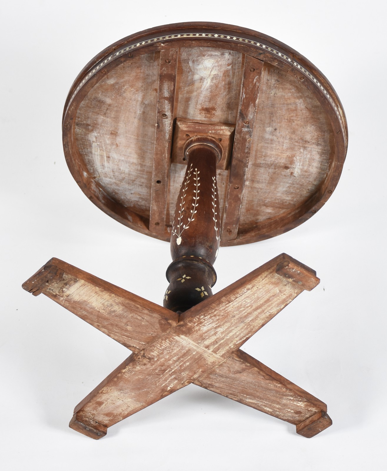 Mesa auxiliar de madeira nobre com detalhes em osso/marfim. - foto 5 de 5
