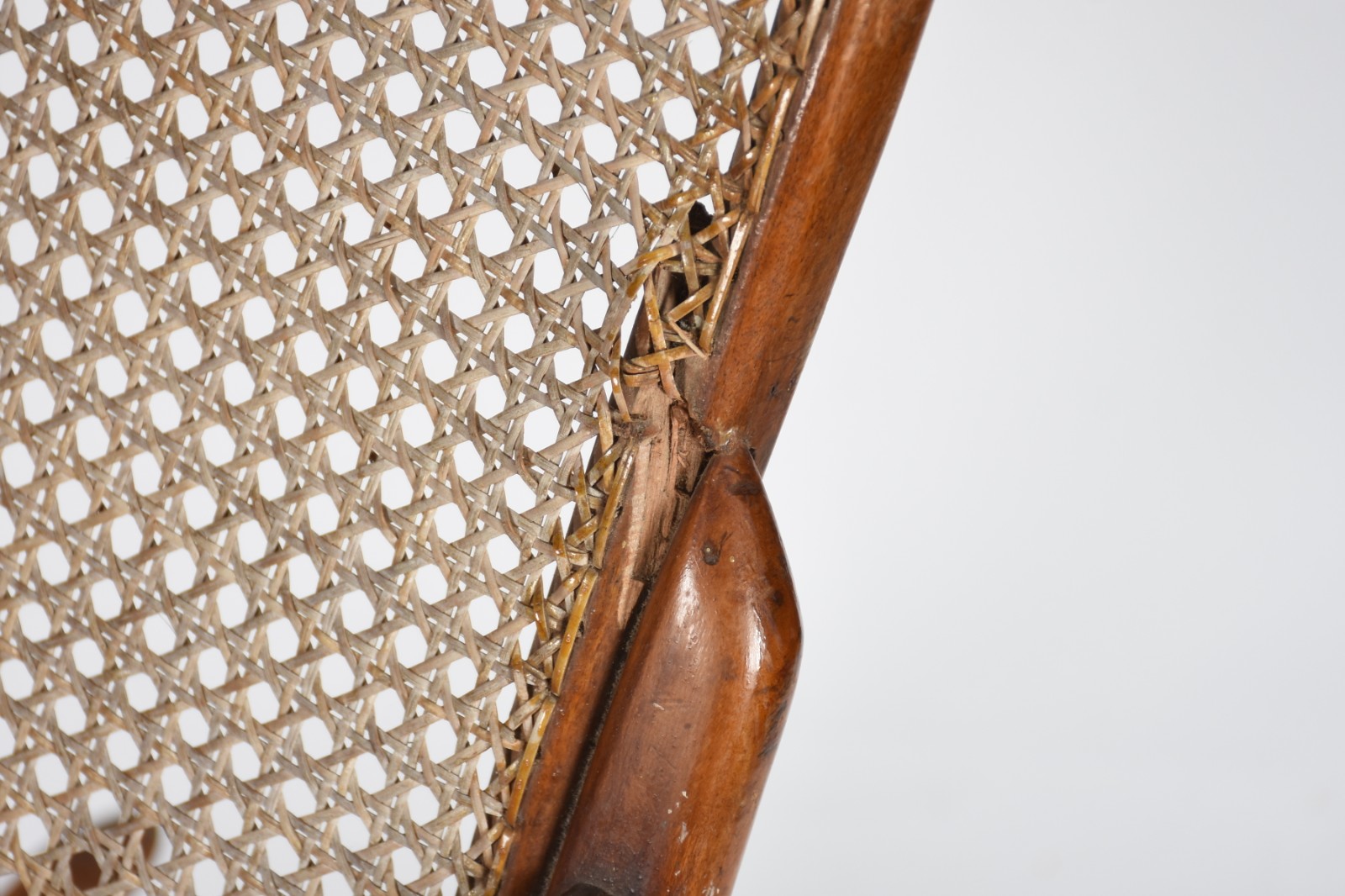Cadeira de balanço de madeira nobre, estilo austríaco Thonet, assento... - foto 4 de 7