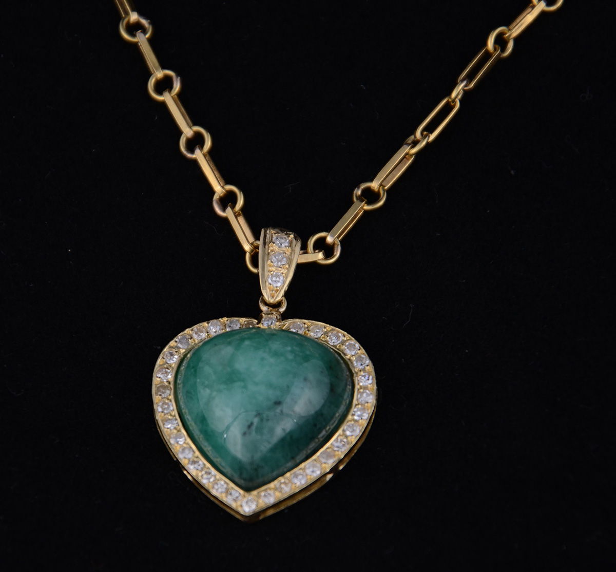 Pendente "Coração Cabochan" com 37,7 carats de esmeralda, 35... - foto 1 de 3
