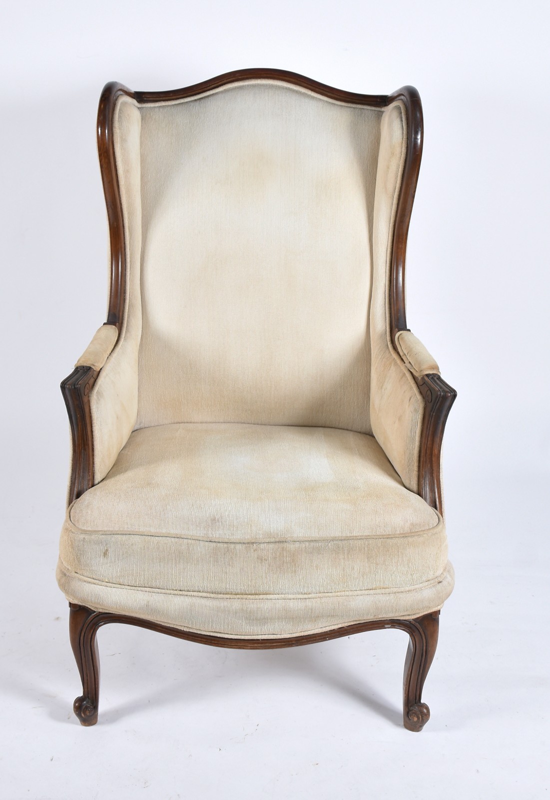 Bergere de madeira nobre estofada e forrada com tecido bege, estilo... - foto 2 de 4
