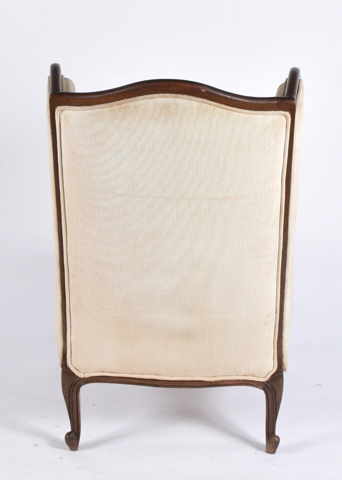 Bergere de madeira nobre estofada e forrada com tecido bege, estilo... - foto 3 de 4