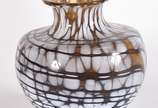 Vaso decorativo de murano nas cores âmbar e bra... - Vaso decorativo de murano nas cores âmbar e branco.