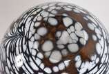 Vaso decorativo de murano nas cores âmbar e bra... - Vaso decorativo de murano nas cores âmbar e branco.