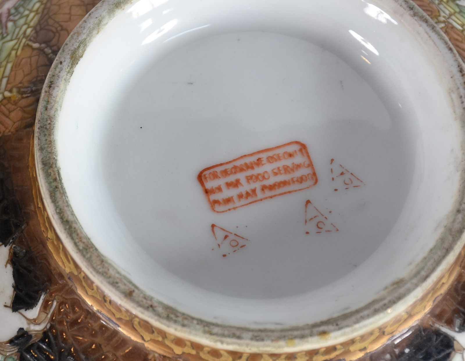 Duas peças de porcelana decoradas com cavalos e paisagens em... - foto 5 de 6