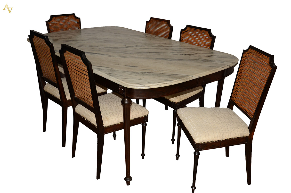 Mesa de jantar em jacarandá com tampo de mármore medindo 180 x 110 cm...