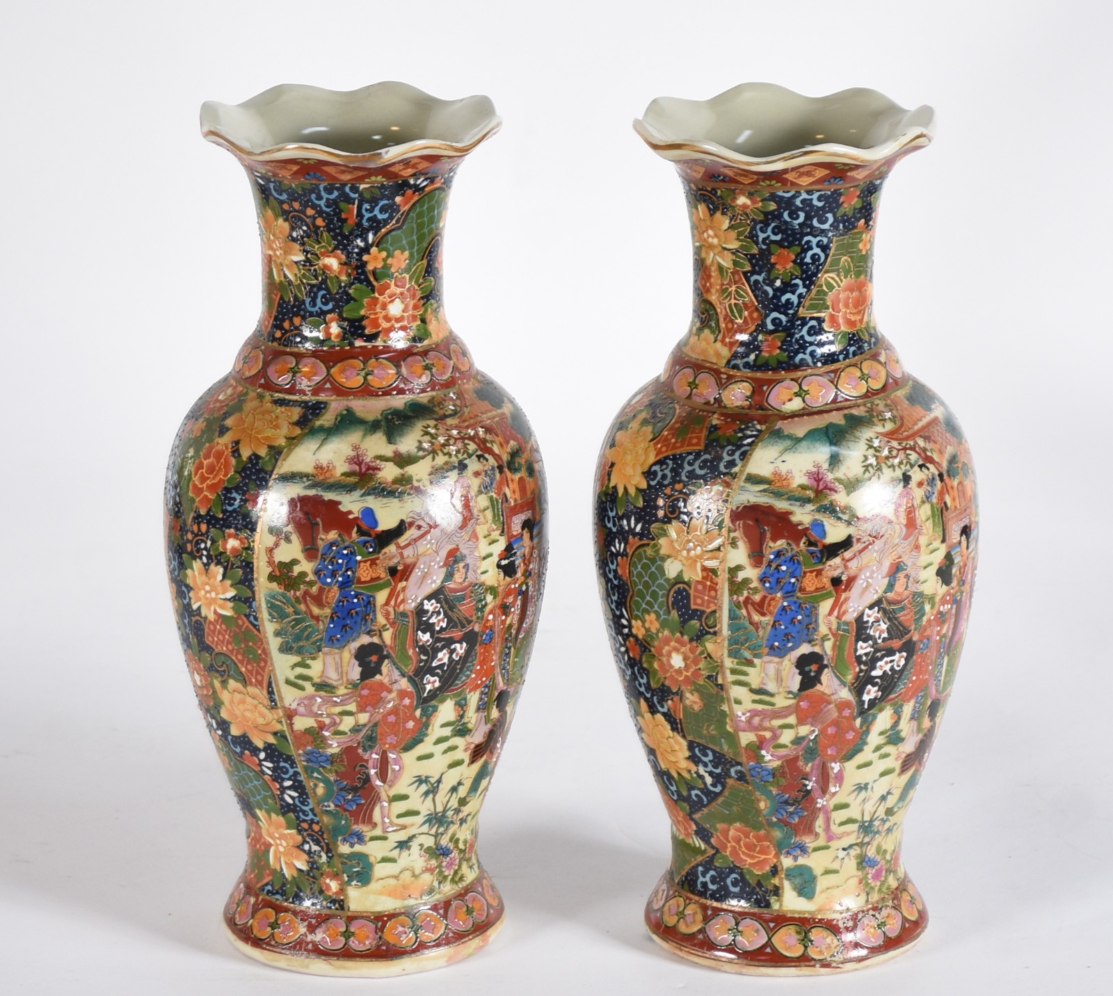 Par de vasos de porcelana oriental policromada ao gosto Satzuma... - foto 3 de 5