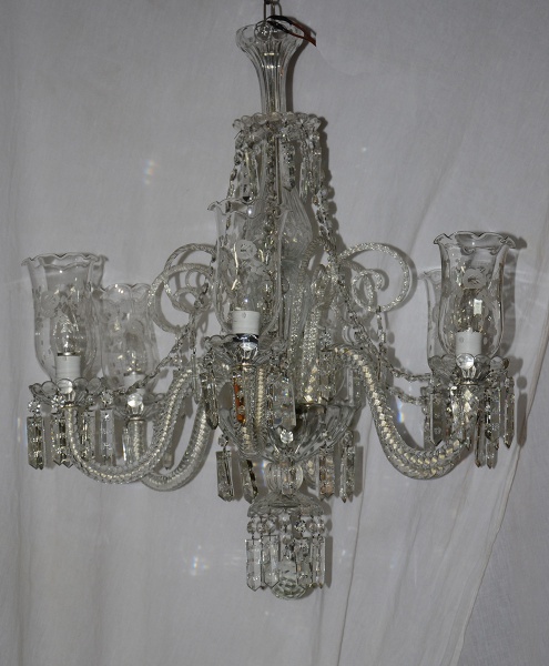 Lustre em cristal para 6 luzes com pingentes lapidados e mangas...