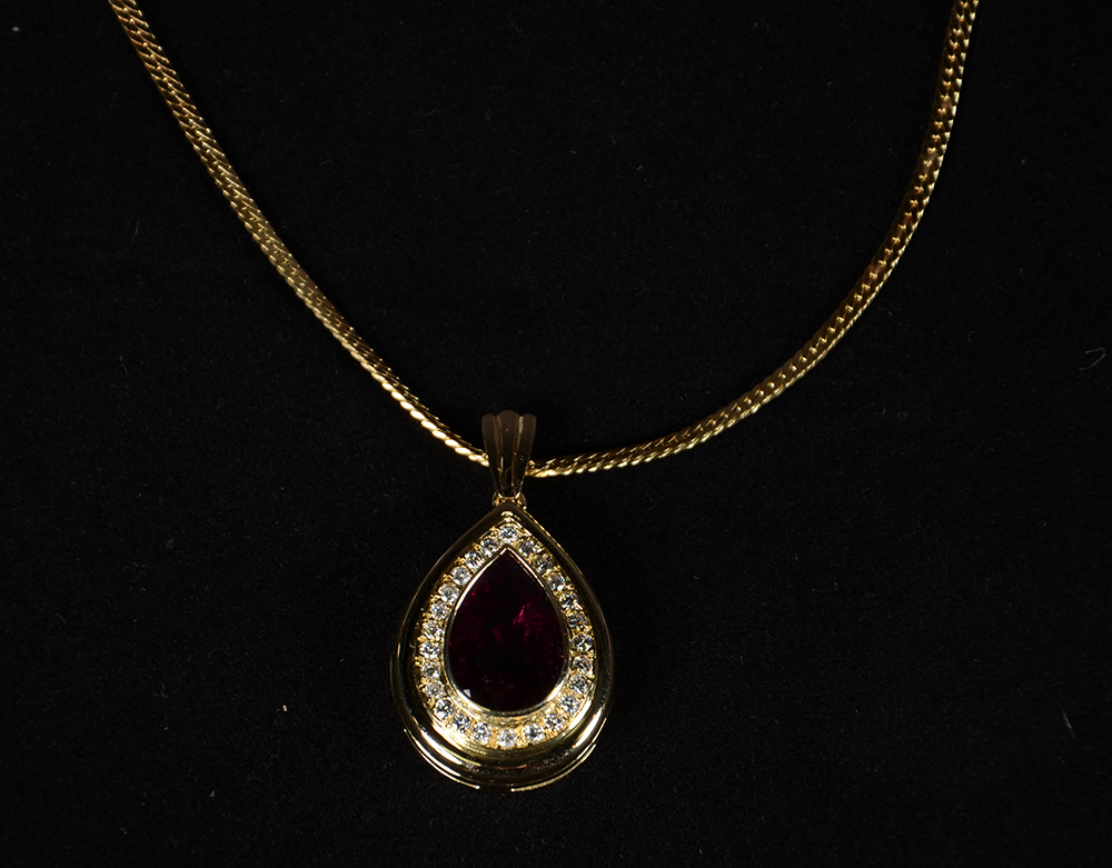 Conjunto de cordão e pingente em ouro 18 k, rubilita de 11 carats... - foto 1 de 2