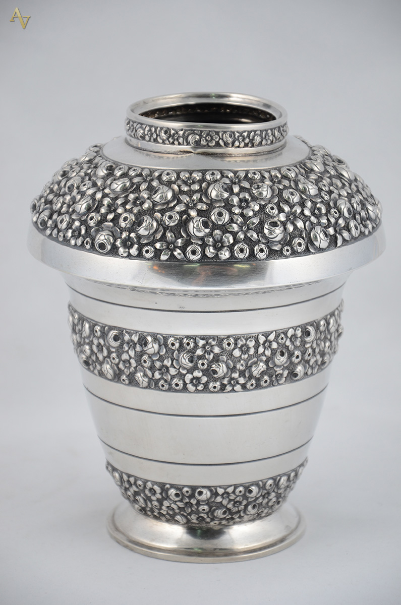 Vaso de prata portuguesa contraste Águia, decorado com pequenas...